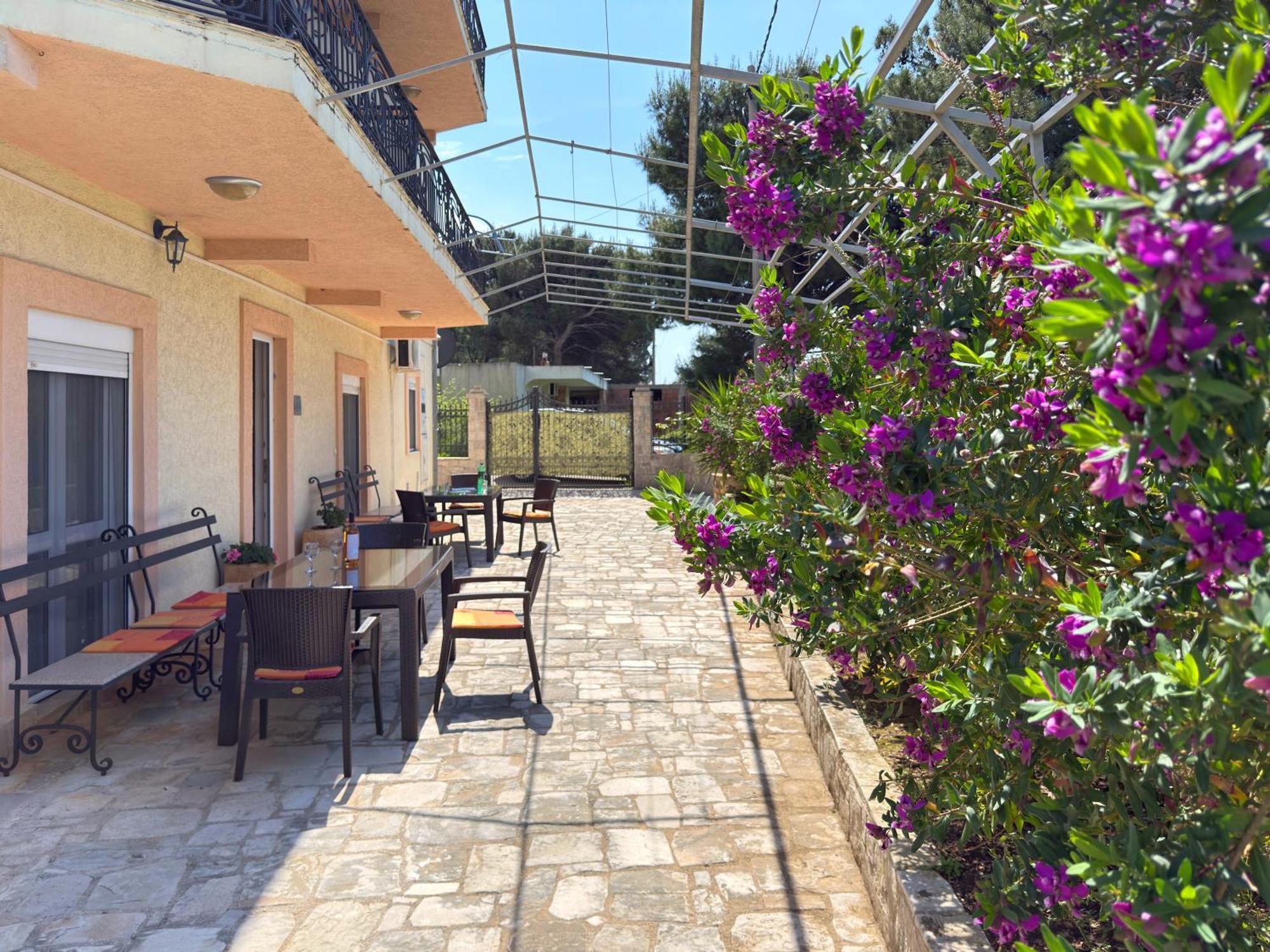 Vila Tara Sutomore Bagian luar foto
